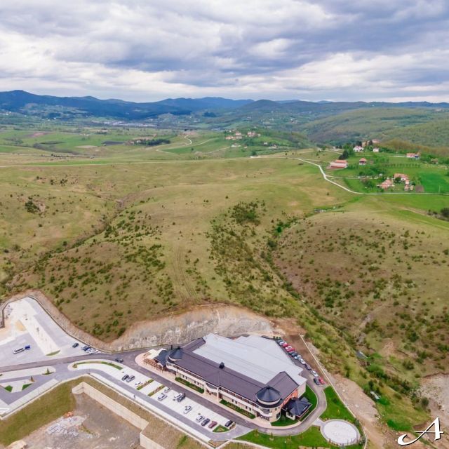 Pjević Event Centar - zgrada i parking