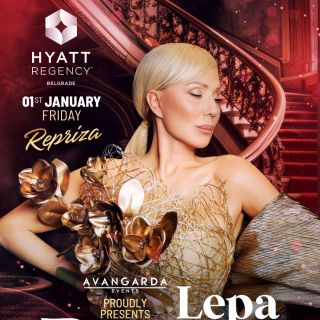 Hotel Hyatt Regency - žena u haljini