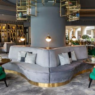 Hotel Hyatt Regency - elegantan lobi sa sofama