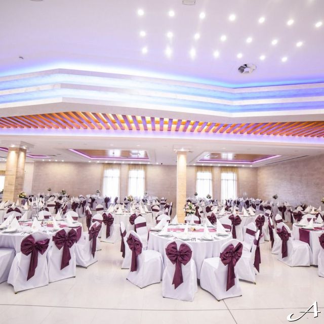 Event centar - dekorisane stolice