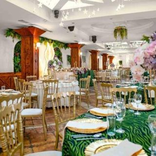 Hotel Crowne Plaza - elegantno dekorisana sala
